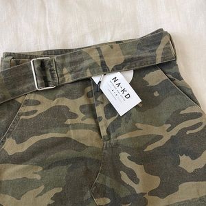 na-kd camo skirt.